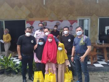 Sesuai Arahan dari Gubernur Lampung, Pengurus IKAPTK Bagi Bagi Sembako Kepada Yatim Piatu
