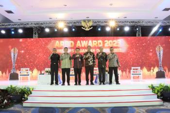 Mendagri Beri Penghargaan APBD Award 2023 kepada Kepala Daerah dengan Realisasi APBD Tertinggi
