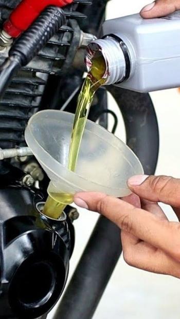 Ganti Oli Berapa Km? Ketahui Waktu Yang Tepat Agar Motor Tetap Prima 