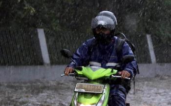 Cara Rem Motor Yang Aman Waktu Hujan-hujanan