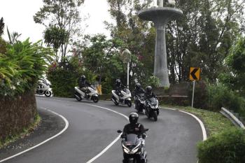 Alasan Jangan Matikan Motor Matic Saat di Turunan   