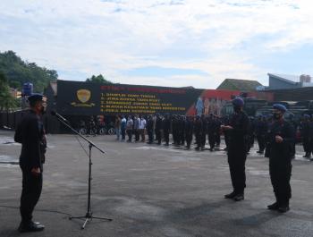 Dansat Brimob Pimpin Apel Kesiapsiagaan Dalam Rangka Hari Buruh 2021