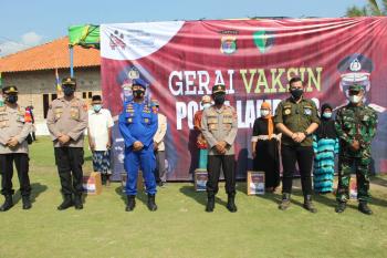 Laksanakan Percepatan Vaksinasi, Polda Lampung Sentuh Pulau Terluar Di Provinsi Lampung