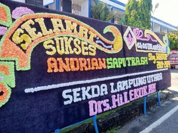 Bupati dan Sekdakab Lampura, Salah Penulisan Nama Wakil Bupati, Dalam Pengiriman Karangan Papan Bunga