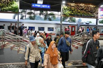 Momen Angkutan Nataru 2024/2025, KAI Divre IV: Separuh Tiket Kereta Api Ludes Terjual