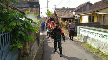 Warga Antusias PPKM Darurat, Kasdim Magelang Pimpin Apel Penyemprotan Disinfektan
