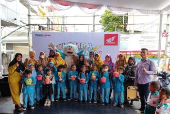 100 Anak-Anak TK Ikut Lomba Mewarnai di TDM Raden IntanÂ Â 