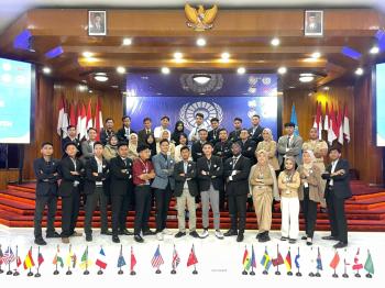Dua Mahasiswi Duta Kampus SDGs UBL Berpartisipasi dalam Global Model United Nations SDGs Youth Conference 2024 Dua Mahasiswi Duta Kampus SDGs UBL Berpartisipasi dalam Global Model United Nations SDGs Youth Conference 2024