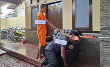 Polisi Gelar Rekonstruksi Anak Bunuh Ayah di Bandar Lampung, Peragakan 21 Adegan