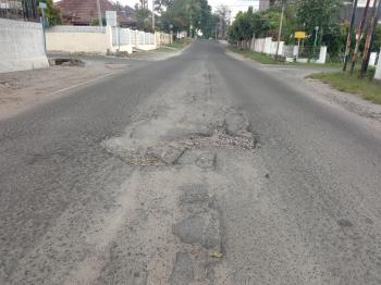 Khawatir Sebabkan Kecelakaan, Warga Pinta Jalan Berlubang di Tengah Kota Segera Diperbaiki