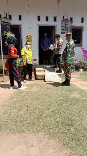 Didampingi Babinsa Kodim 0429/LamtimÂ Tim Kesehatan Gencarkan Tracking
