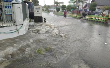 Ketika Pembangunan Infrastruktur Salah Kaprah: Drainase Tertutup Bikin Banjir Meluap  