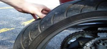 Kenapa Ban Motor Sering Bocor? Ketahui di Sini!   