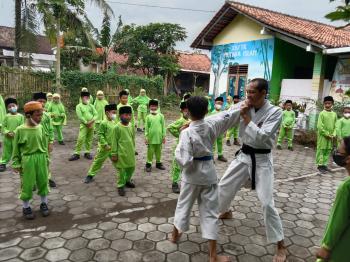 Pengurus Perkemi Purworejo Kembangkan Dojo Shorinji Kempo  Sampai Pesisir Selatan Purworejo.