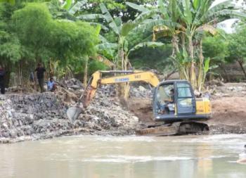 Pemkot Bandar Lampung Kembali Turunkan Alat Berat Guna Pembersihan Drainase di Sejumlah Wilayah Terdampak Banjir