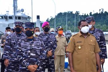 Pasmar 3 Dukung Serbuan Vaksinasi di Wasai Kabupaten Raja Empat