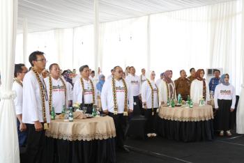 Gandeng Kementerian BUMN, Gubernur Arinal dan Dekranasda Lampung Lakukan Peletakan Batu Pertama Pembangunan Pasar UMKM di Pkor Wayhalim