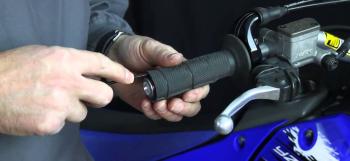 Penting Demi Keamanan, Jangan Asal Ganti Handgrip Motor 