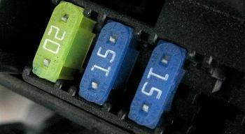 Sepele Tapi Penting, Ini Alasan Warna dan Ukuran Sekring Motor Berbeda beda 