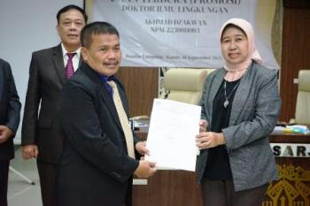 Akhmad Dzakwan Resmi Raih Gelar Doktor Ilmu Lingkungan Unila