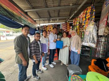 Ramadhan Kareem, BPJS Ketenagakerjaan Lampung Tengah Bagikan Sembako Kepada Masyarakat Sekitar