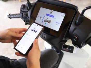 Fungsi Terkoneksi Saat di Jalan dengan RoadSync Duo pada Honda CUV e: