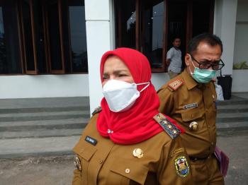 Walikota Eva Siap Jalankan Perintah Mendag 2 Truk Tangki Minyak Goreng Curah "Ngetem" di Pasar  