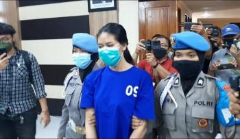 Dituntut 18 Tahun Penjara, Nani Sate Sianida Menangis