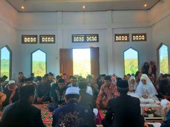 Gotong Royong Warga dan Insan Bumi Mandiri Bangun Masjid Pertama di Desa Kanca   