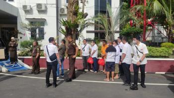 Tersangka dan Barang Bukti Perkara Korupsi Jalan Sutami Dilimpahkan ke PenuntutÂ 