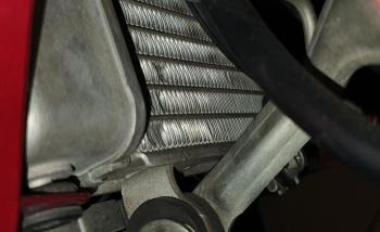 Baru Tahu, Ini Efek Ngeri ke Mesin Kalau Membiarkan Kisi-kisi Radiator Penyok