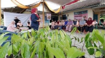 Bantu Perekonomian Warga Lampung Lewat Pembagian Ratusan Bibit Kakao