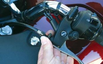 Gas Motor Sering Nyangkut, Memiliki Dua Penyebab Berbeda