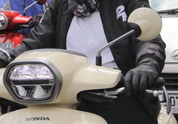 Dampak Saat Kebiasaan Meletakan Jari Tangan di Tuas Rem Belakang Motor Matic