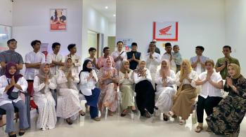 TDM Kota Gajah Bagikan Takjil Kepada Konsumen Honda 