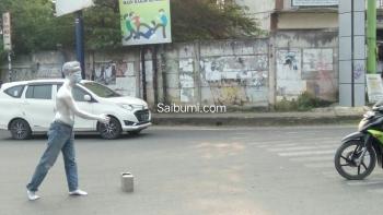 PHK di Masa Pandemi, Eks Waiters Restoran Bandarlampung Nekat Jadi Manusia Silver