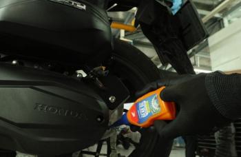 Pentingnya Mengganti Oli Transmisi Motor Matic Secara Rutin 