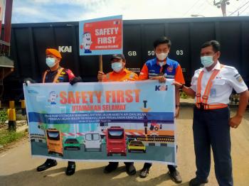 Tingkatkan Keselamatan, Divre IV Tanjungkarang Lakukan Sosialisasi di Perlintasan Sebidang