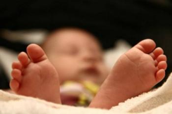 Geger ! Seorang Bayi Ditemukan di Dalam Masjid Keadaan Terbungkus Jilbab