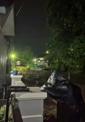 Diguyur Semalaman, Tanggul Citra Garden Jebol, Ratusan Rumah Terendam Banjir