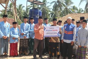 Sinergi Bagi Negri, Tunas Honda serahkan wakaf sarana sumber air bersih kepada ponpes Al-Miftah