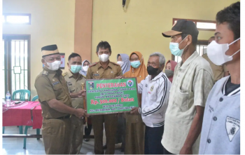 Bupati Lamtim Hadiri Pembagian BLT DD Di Batanghari
