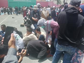 Ratusan Pelajar yang Diamankan Polisi, Bersujud Minta Maaf Kepada Orang Tuanya