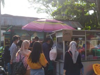 Misterius! Datangin Pedagang, Pria berjaket 