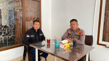 Kapolsek Telukbetung Utara Ngopi Bareng bersama Ketua SMSI Lampung di Warkop Semsi