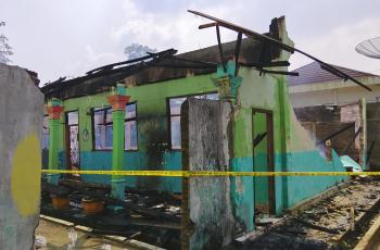 SDN 14 Tulang Bawang Terbakar Saat Sekolah Kosong, Tiga Ruang Kelas Ludes Dilalap Api