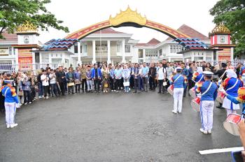 Sejarah Baru Tercipta! Bupati Egi Pimpin Detik-Detik Proklamasi HUT ke-80 RI di Menara Siger, Selat Sunda Jadi Saksi Abadi