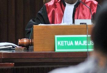 Sidang Lanjutan, Perselisihan Tiga Terdakwa Dengan Nakes Tunggu Persetujuan Majelis