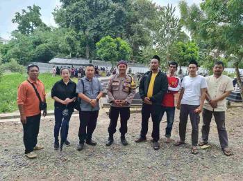 Bhabinkamtibmas Penengahan Raya, Aipda Heri Susanto Bantu Prosesi Pemakaman Warga yang Meninggal Dunia