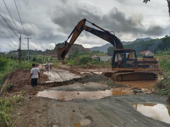 Banjir di Jalan Terusan Teuku Cik Ditiro Kemiling Sempat Menggenang dan Menghambat Mobilitas Warga